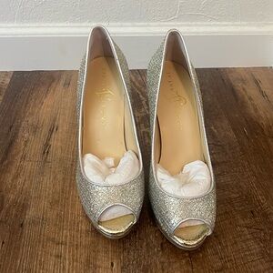 NWT Ivanka Trump Maggie Metallic Silver/Gold Sparkle Peep Toe Pumps